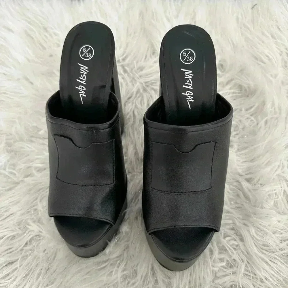 Nasty Gal platform sandals size 5 fit like 6